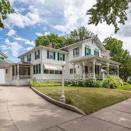 Carriage House Bed & Breakfast Winona Esterno foto
