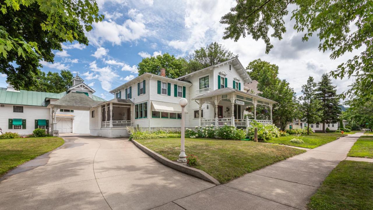 Carriage House Bed & Breakfast Winona Esterno foto