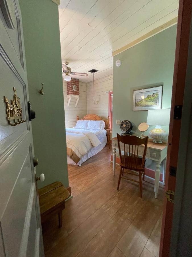 Carriage House Bed & Breakfast Winona Esterno foto
