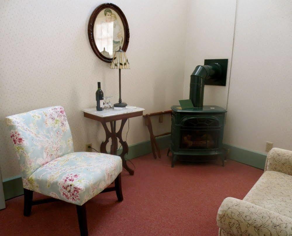Carriage House Bed & Breakfast Winona Esterno foto