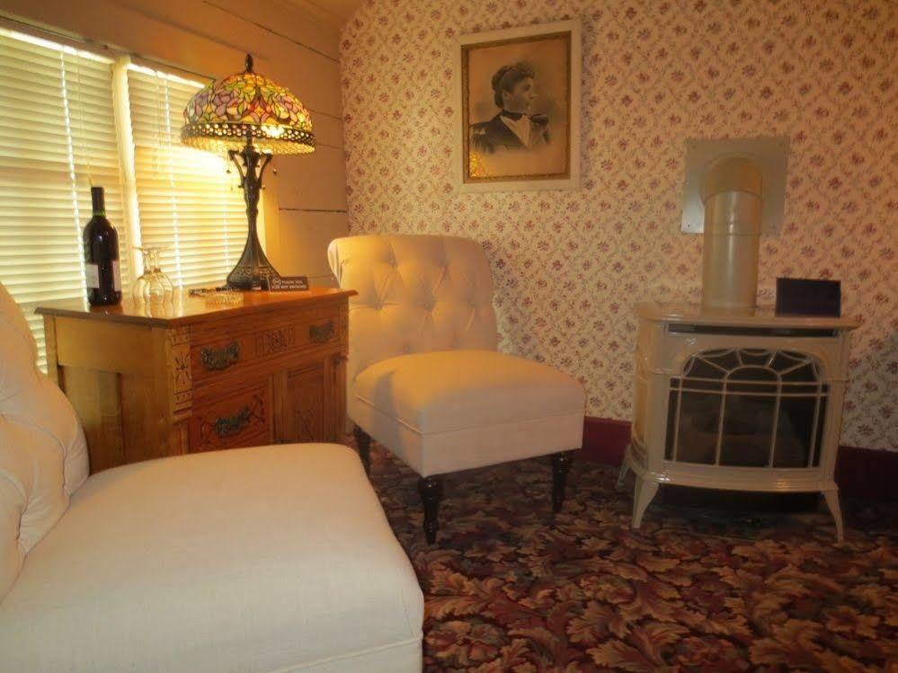 Carriage House Bed & Breakfast Winona Esterno foto