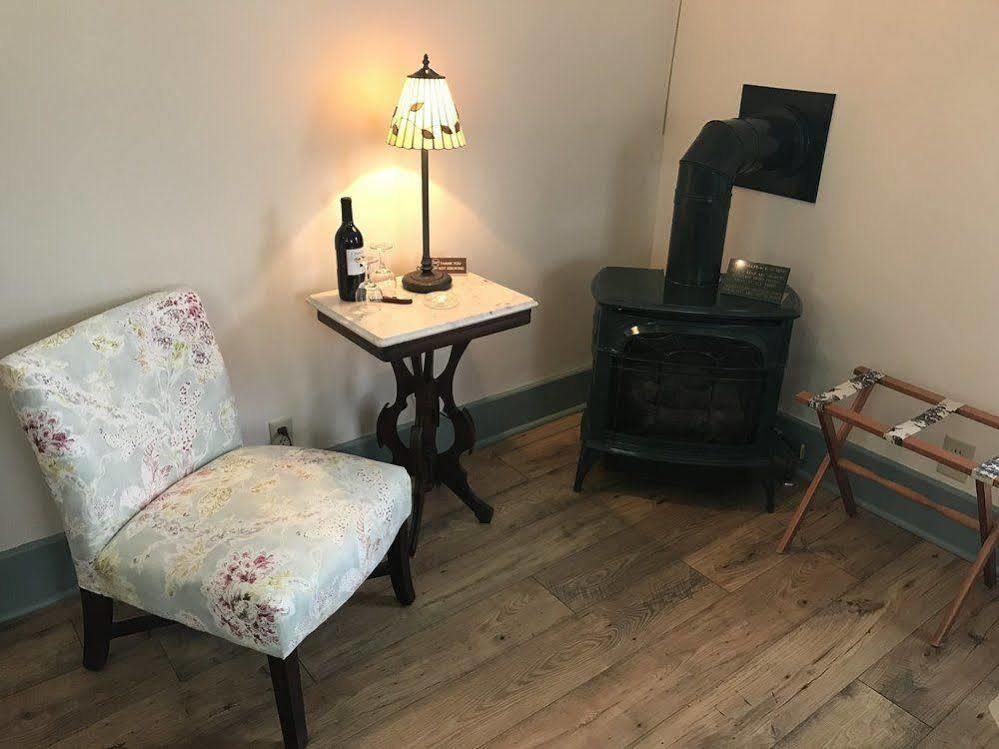 Carriage House Bed & Breakfast Winona Esterno foto
