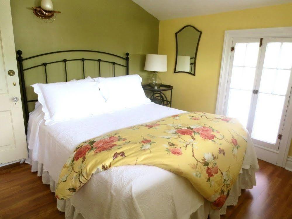 Carriage House Bed & Breakfast Winona Esterno foto