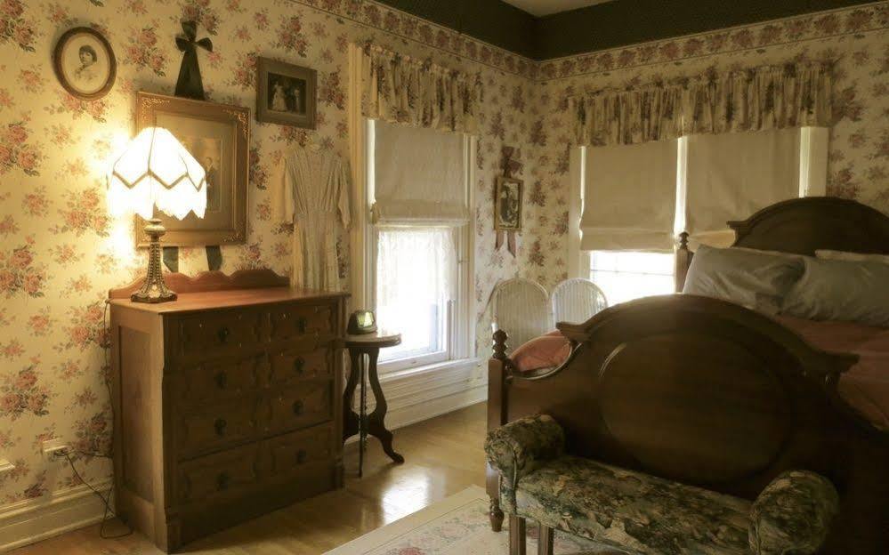 Carriage House Bed & Breakfast Winona Esterno foto