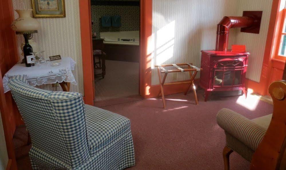 Carriage House Bed & Breakfast Winona Esterno foto