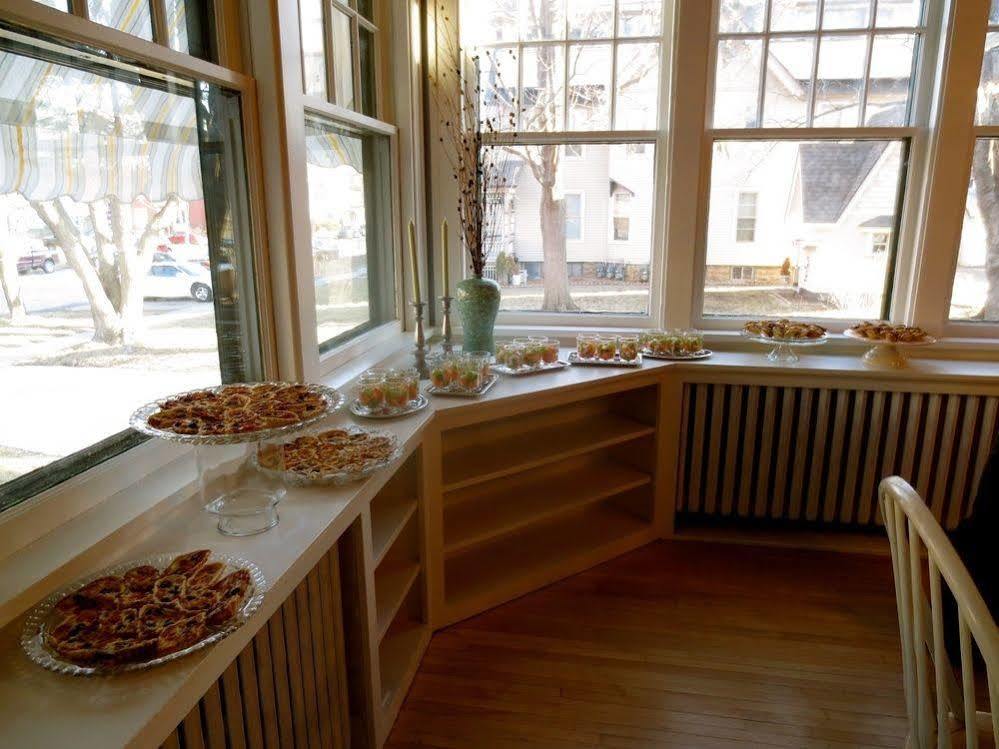 Carriage House Bed & Breakfast Winona Esterno foto