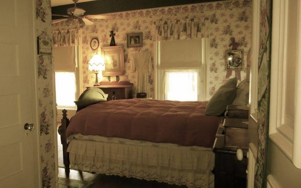 Carriage House Bed & Breakfast Winona Esterno foto